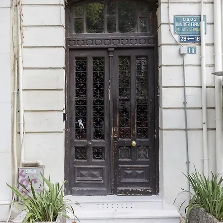 Basquiat - Gallery Style Neoclassical Apartament *