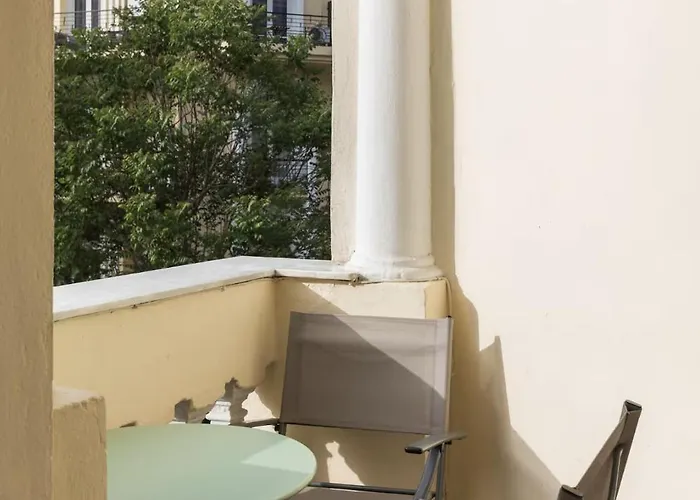 Basquiat - Gallery Style Neoclassical דירה