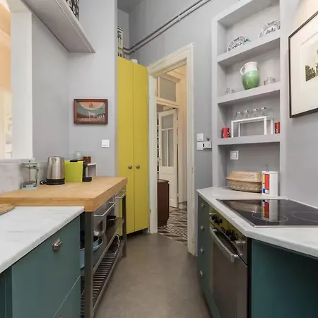 Basquiat - Gallery Style Neoclassical Apartment *