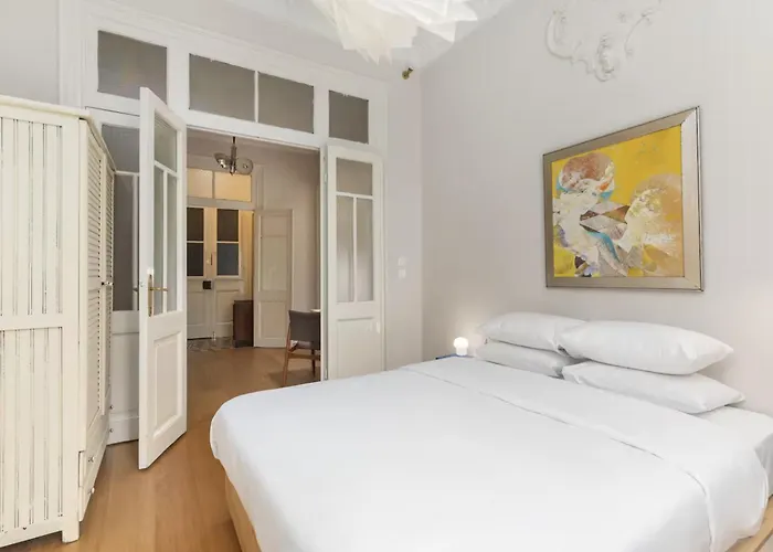 Basquiat - Gallery Style Neoclassical 塞萨洛尼基