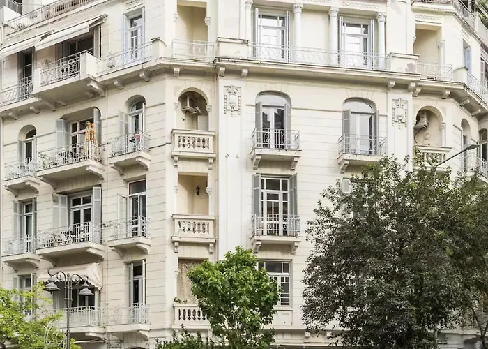 Basquiat - Gallery Style Neoclassical Apartmán *