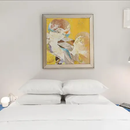 Basquiat - Gallery Style Neoclassical Daire