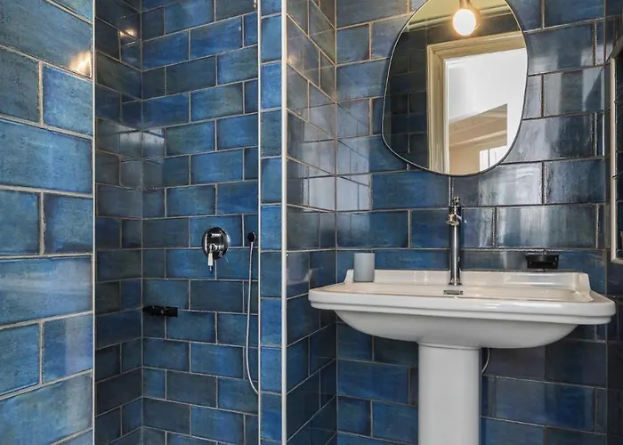 Basquiat - Gallery Style Neoclassical Daire *